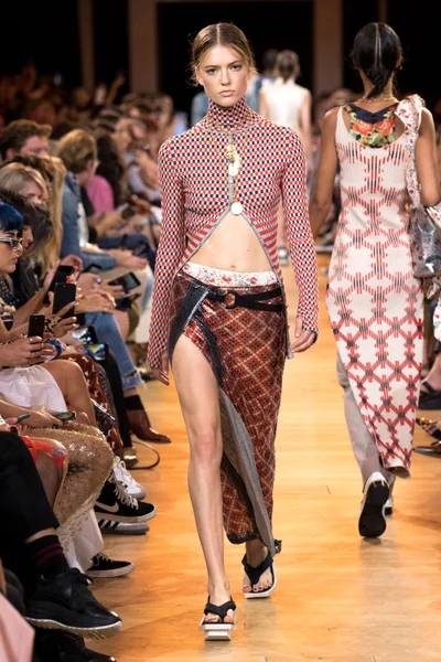 Look 15